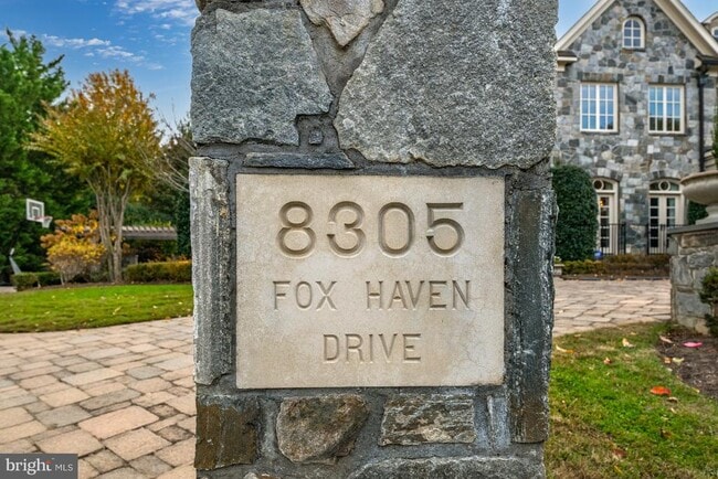 Building Photo - 8305 Fox Haven Dr