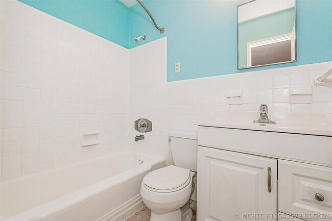 Building Photo - 2581 NE 11th Ct