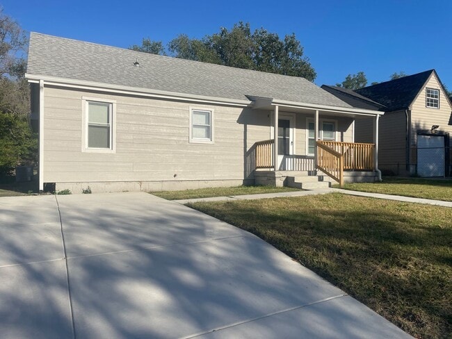 Building Photo - Completely remodeled 3 bed 2 bath home, steps from WSU main campus.