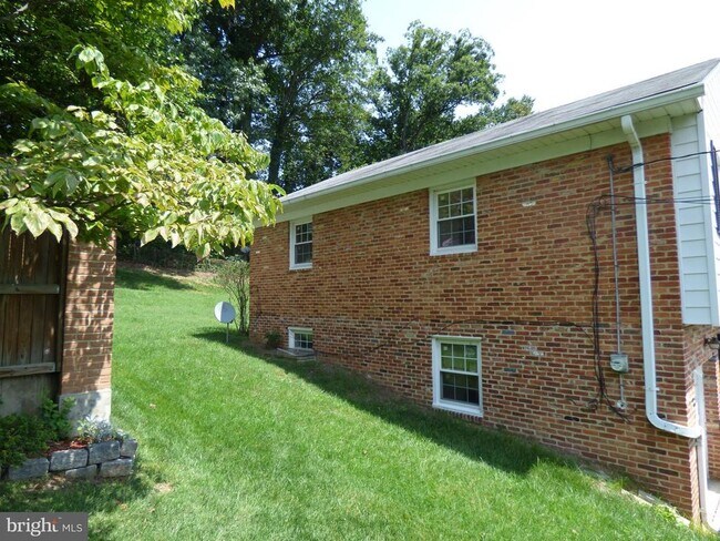 Building Photo - 7815 Fulbright Ct