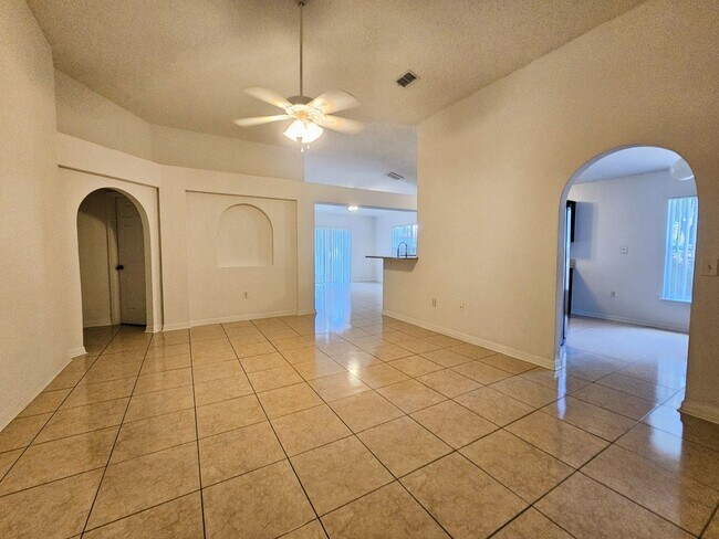 Building Photo - 921 Bristle Cone Ct