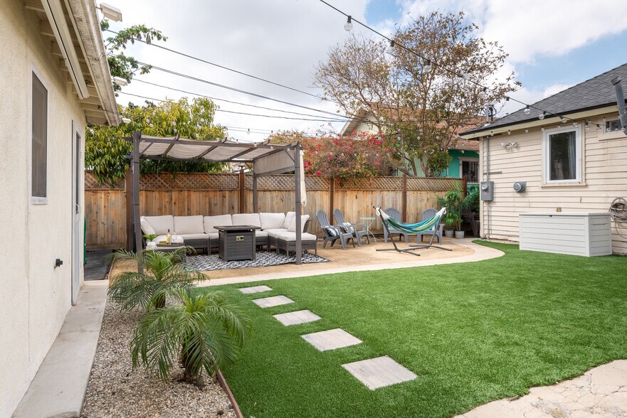 Building Photo - 1138 1/2 W 52nd St