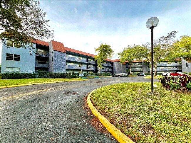 Building Photo - 8450 Lagos De Campo Blvd
