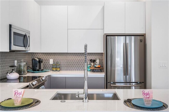 Building Photo - 1155 Custer Ave SE