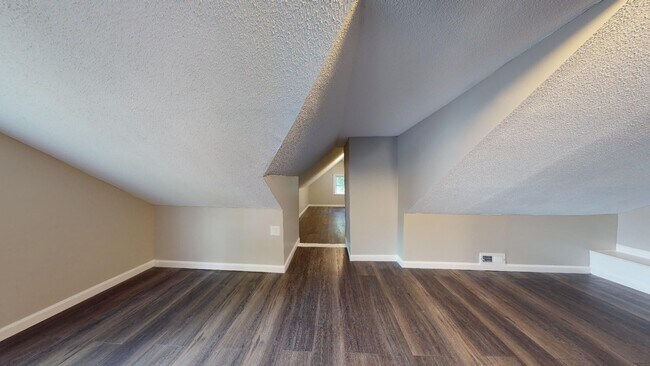 Building Photo - Clark/Fulton - 4 bed/1 bath - Single Family Home