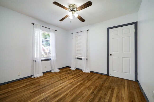 Building Photo - 5819 Anaqua Dr