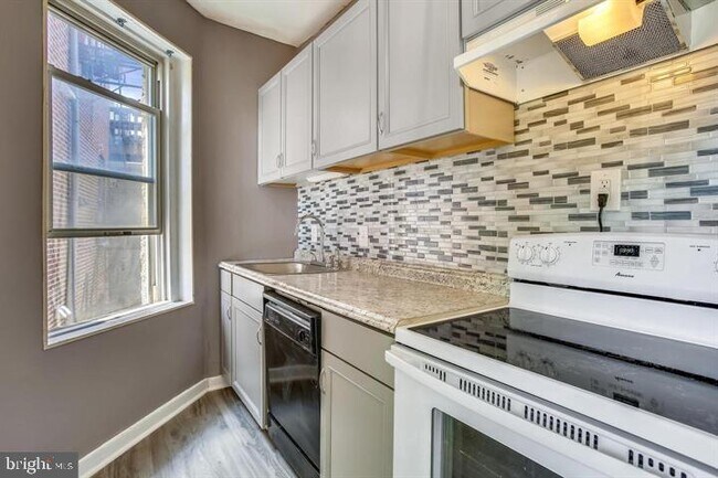 Building Photo - 1900 3rd St NW