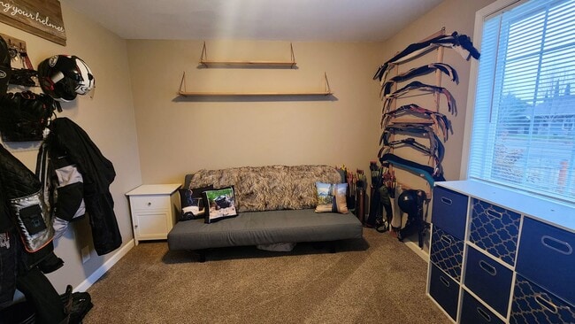 Building Photo - Updated 3 Bedroom Home Located in SW Lebanon