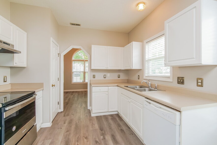 Building Photo - 108 Acropolis Pl