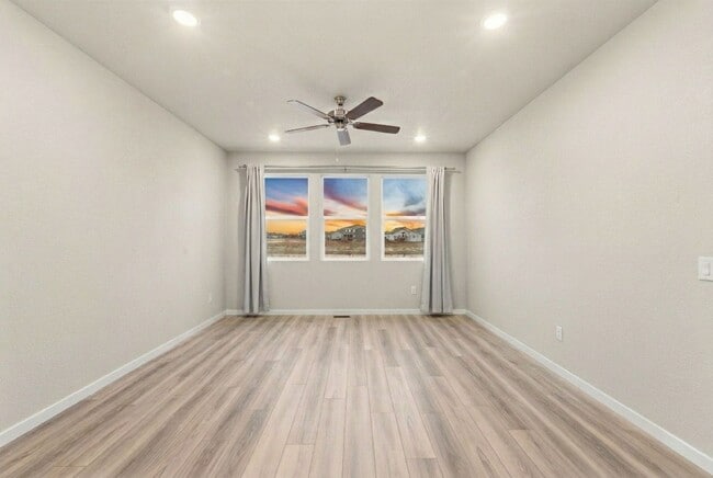 Building Photo - Gorgeous 5 Bed 3 bath Home In Aspen Meadows!!