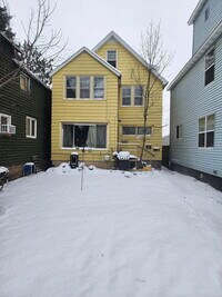 Building Photo - "Charming 1-Bed Gem in Virginia, MN – Perf...