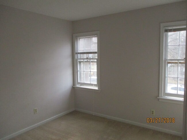 Building Photo - 4 bedroom home