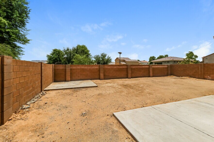 Building Photo - 2547 W Lynne Ave