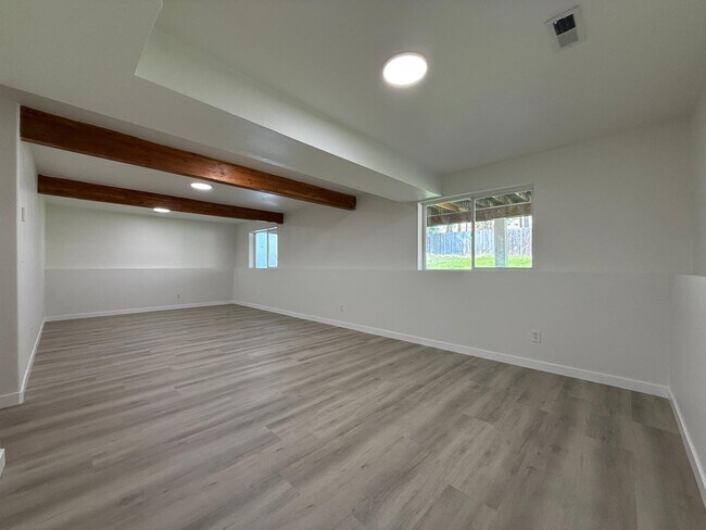 Building Photo - 7915 E Woodland Park Dr