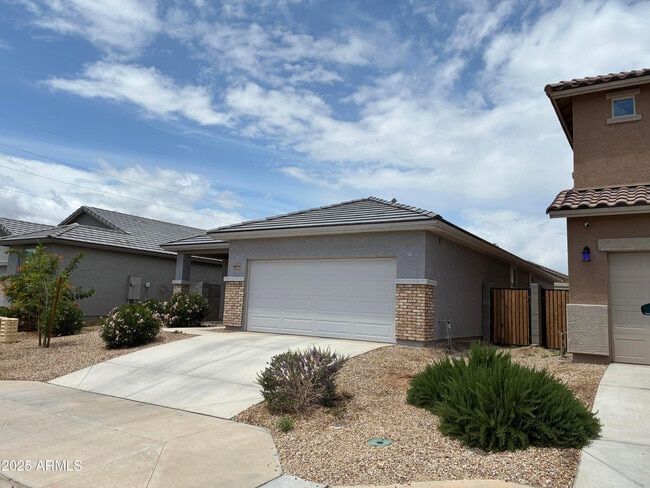 Building Photo - 16878 W Diana Ave