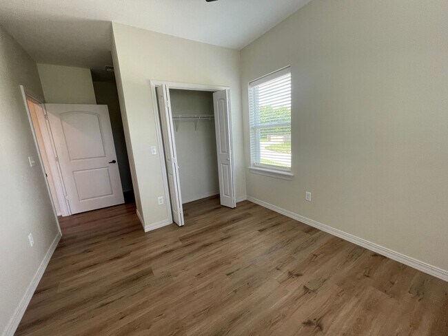 Building Photo - Golf Quarters - GQ 207
