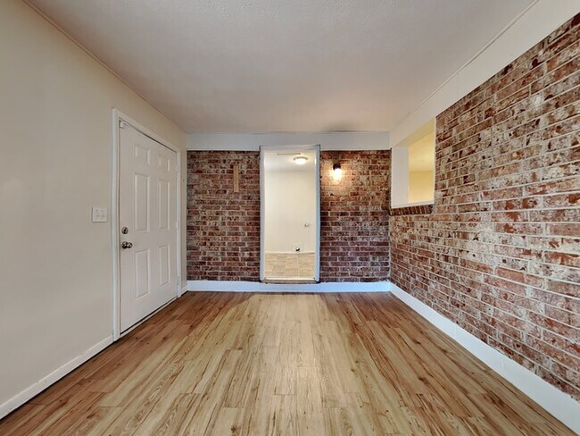 Building Photo - WESTSIDE HOME