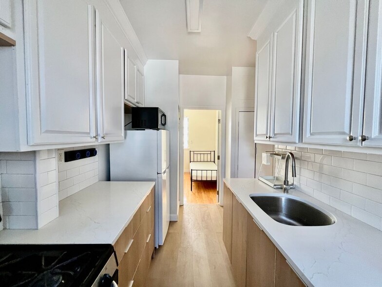 Building Photo - 21-37 33rd Street, 3E