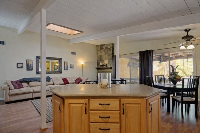 Building Photo - Spacious 3 Bed 2 Bath POOL HOUSE!! Right next to SDSU