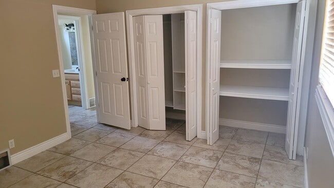 Building Photo - 407 E 400 S