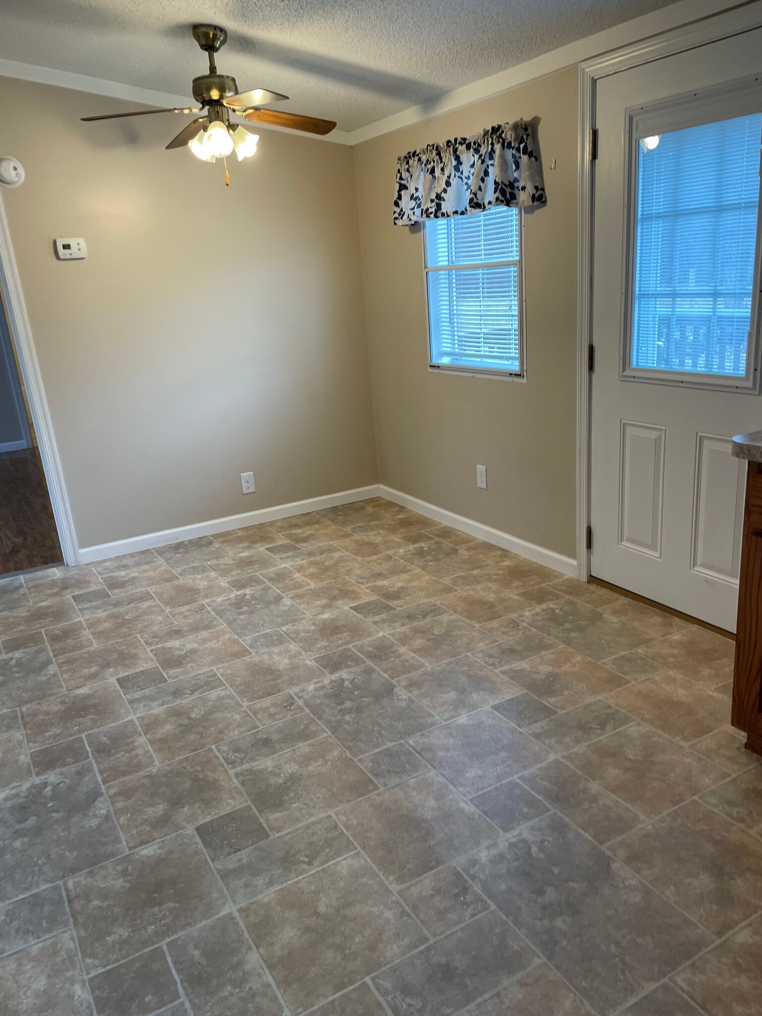 Dining Area - 2352 Saint Andrews Dr