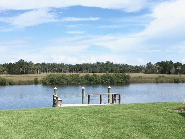 Building Photo - Furnished condo with dock!