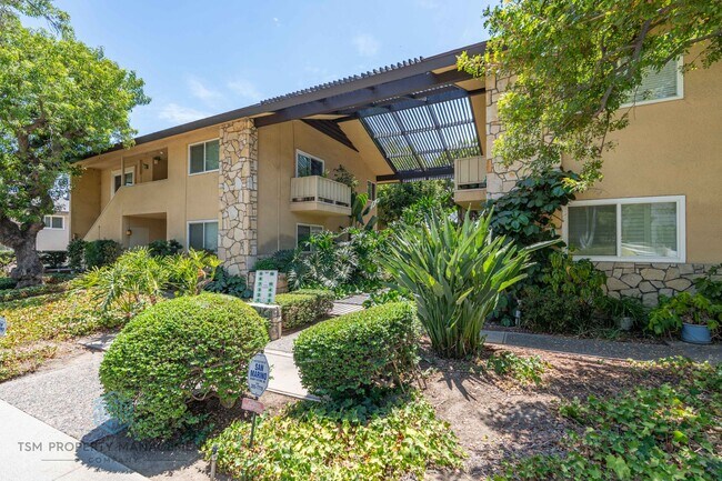 Building Photo - 2 Bedroom 2 Bath Condo in Pasadena!