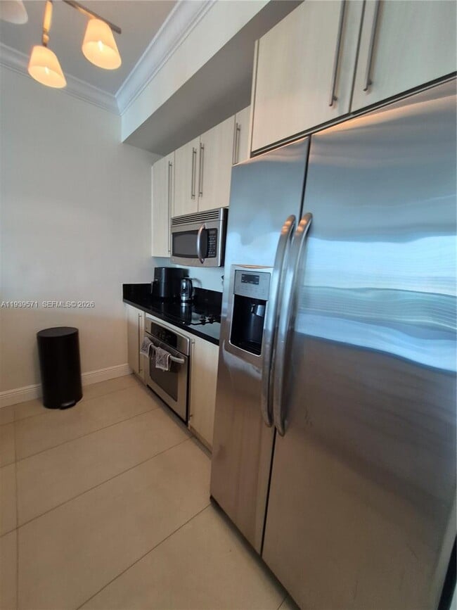 Building Photo - 1111 SW 1st Ave