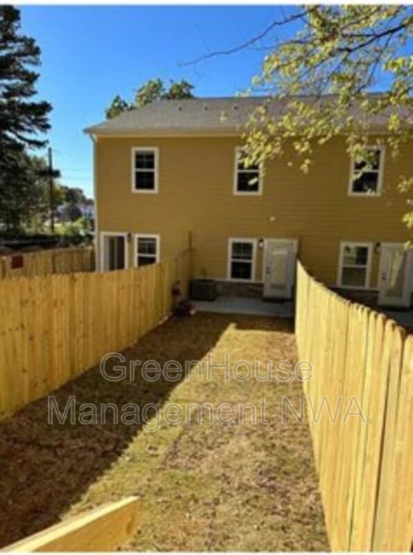 Building Photo - 503 S 7th St