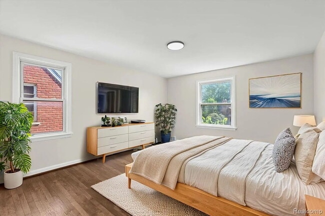 Building Photo - Modern 3-Bedroom Home with Generous Space and Style