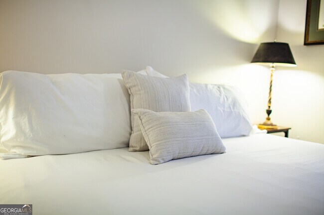 Building Photo - 161 Calhoun Rd