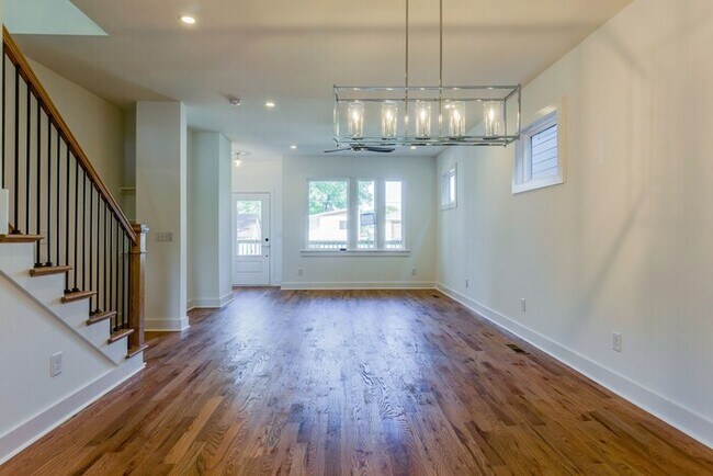 Building Photo - 1822 16th Ave N