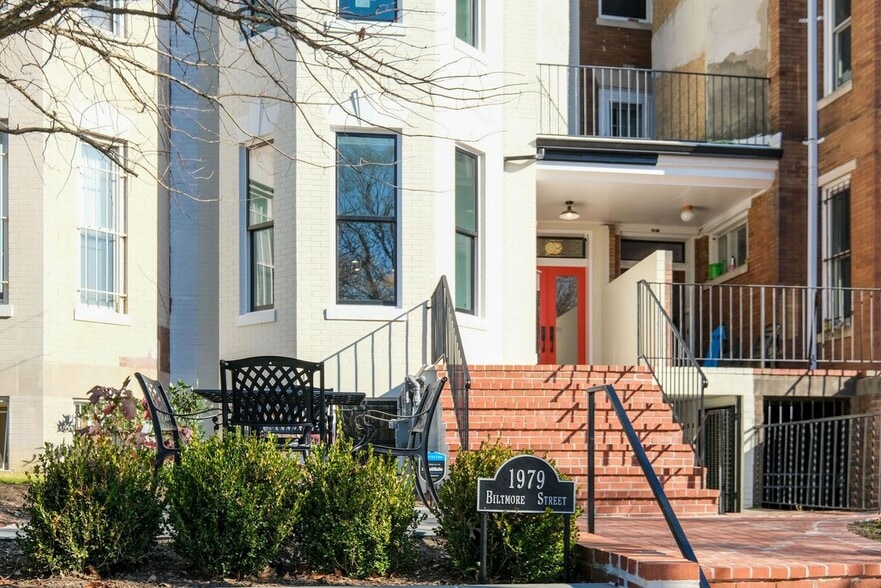 Building Photo - 1979 Biltmore St NW