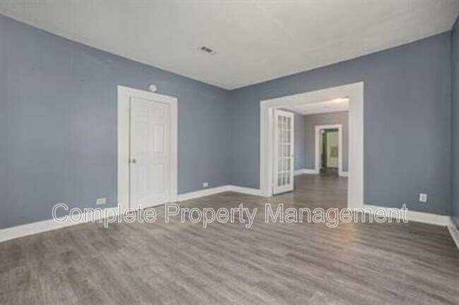 Building Photo - 604 5th Way