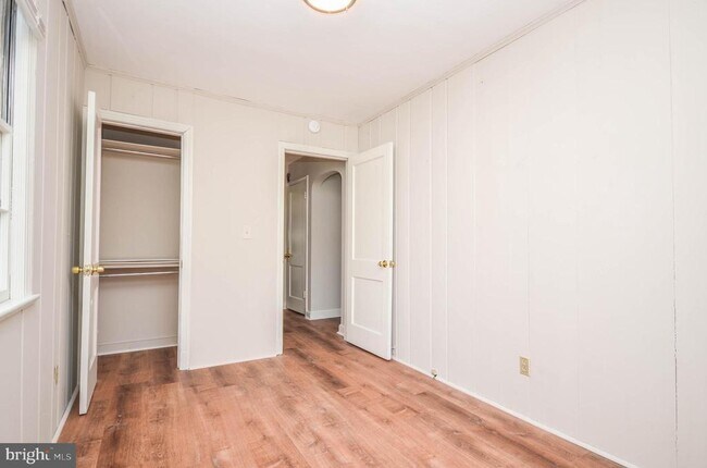 Building Photo - 9107 Lindale Dr