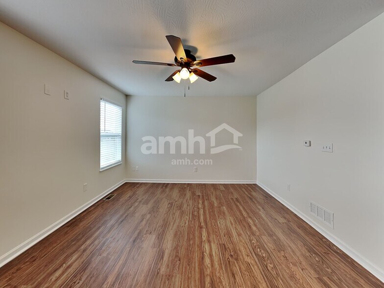 Building Photo - 109 Sandburg Dr