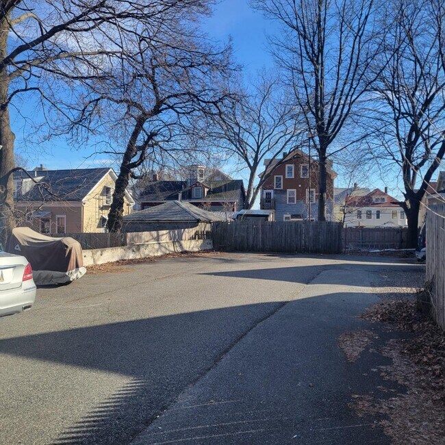 Building Photo - 133 Bath St