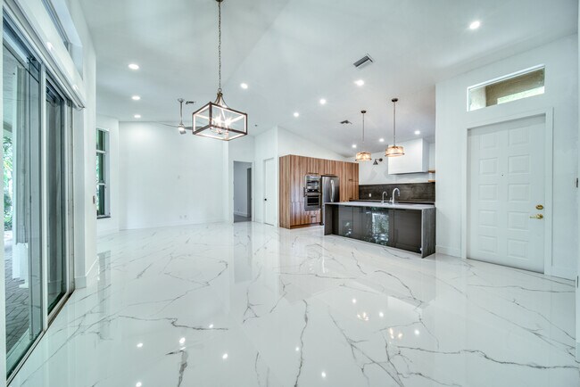 Building Photo - 5818 NW 119th Dr
