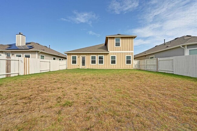 Building Photo - 215 Desperado Dr