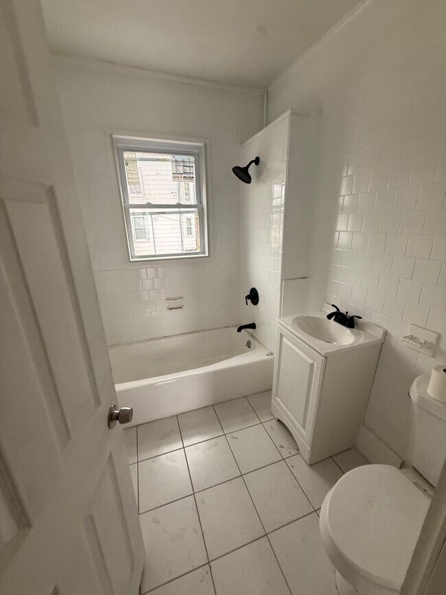 Building Photo - 65 Charlton St