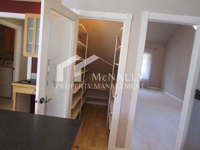 Building Photo - 4 Bedroom, 2.5 Bathroom Home in Gig Harbor