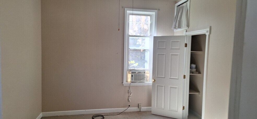 Bedroom high ceilings - 635 5th St