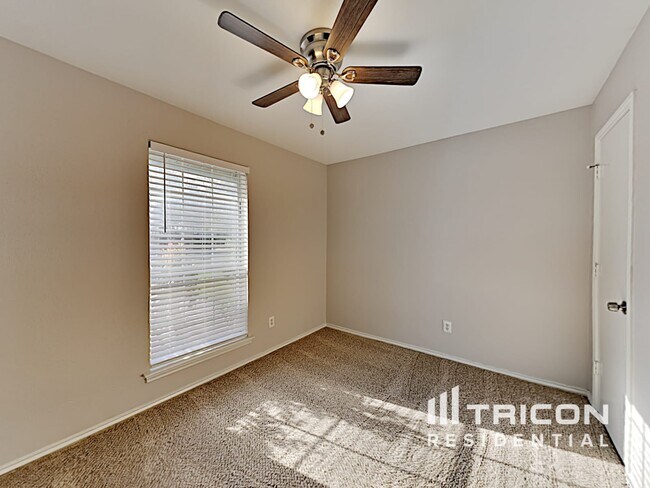 Building Photo - 335 Pin Oak Ln