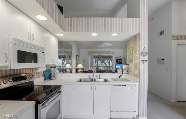 Building Photo - 242 Newport Dr