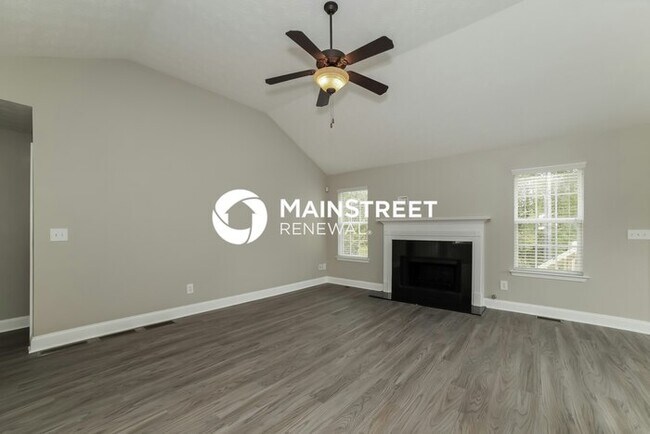 Building Photo - 5 Bedroom Pet-Friendly Home in Douglasville, GA with Main Street Renewal