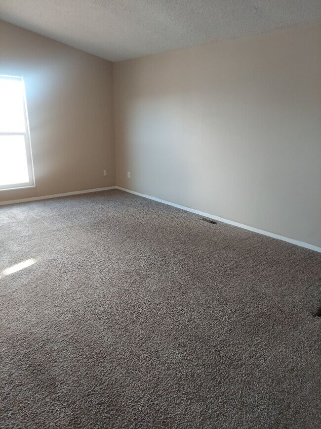Building Photo - 4 Bedroom on Dublin available soon!