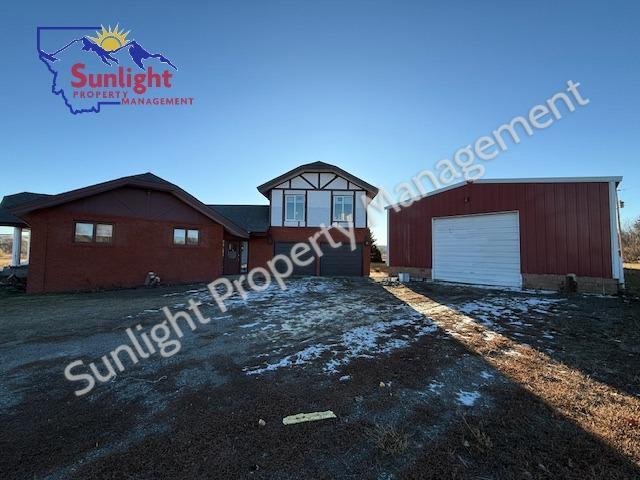 Primary Photo - Horse Property - 3 bed 3 bath with ample s...