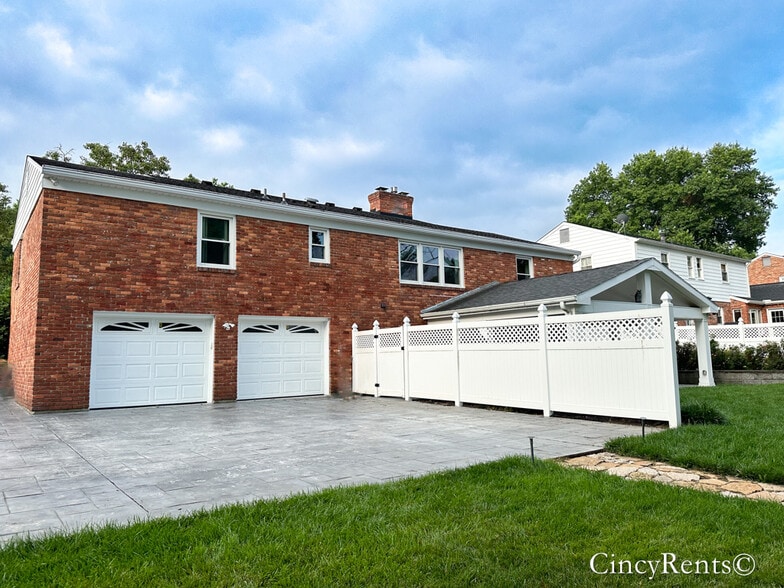 Building Photo - 6463 Oldbarn Ct