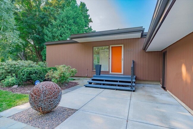 Building Photo - 5813 Anchorage Ave