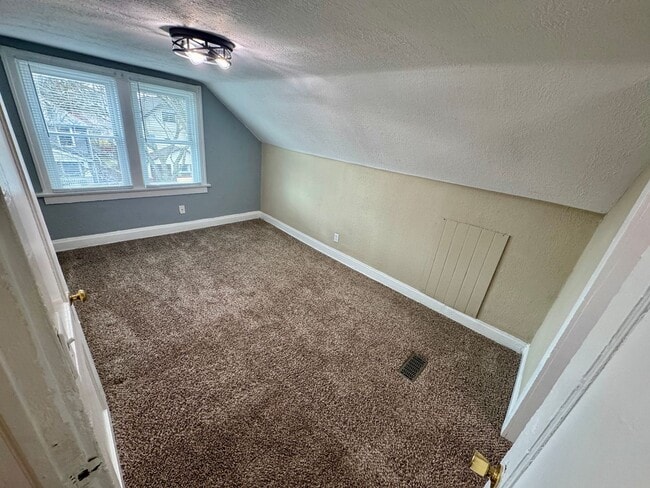 Building Photo - 2542 Glen Echo Dr